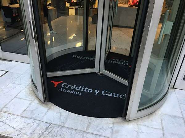 felpudos con logo felpudos personalizados alfombras con logo alfombras personalizadas felpudos personalizables felpudos publicitarios